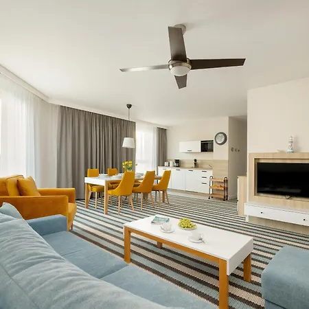 Sunny In Bel Mare By Renters * 米兹多洛杰